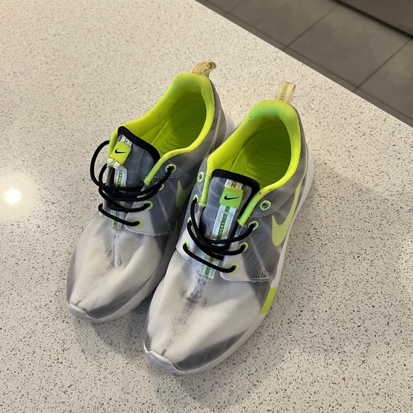 Never worn, mint condition - Picture 3 of 3